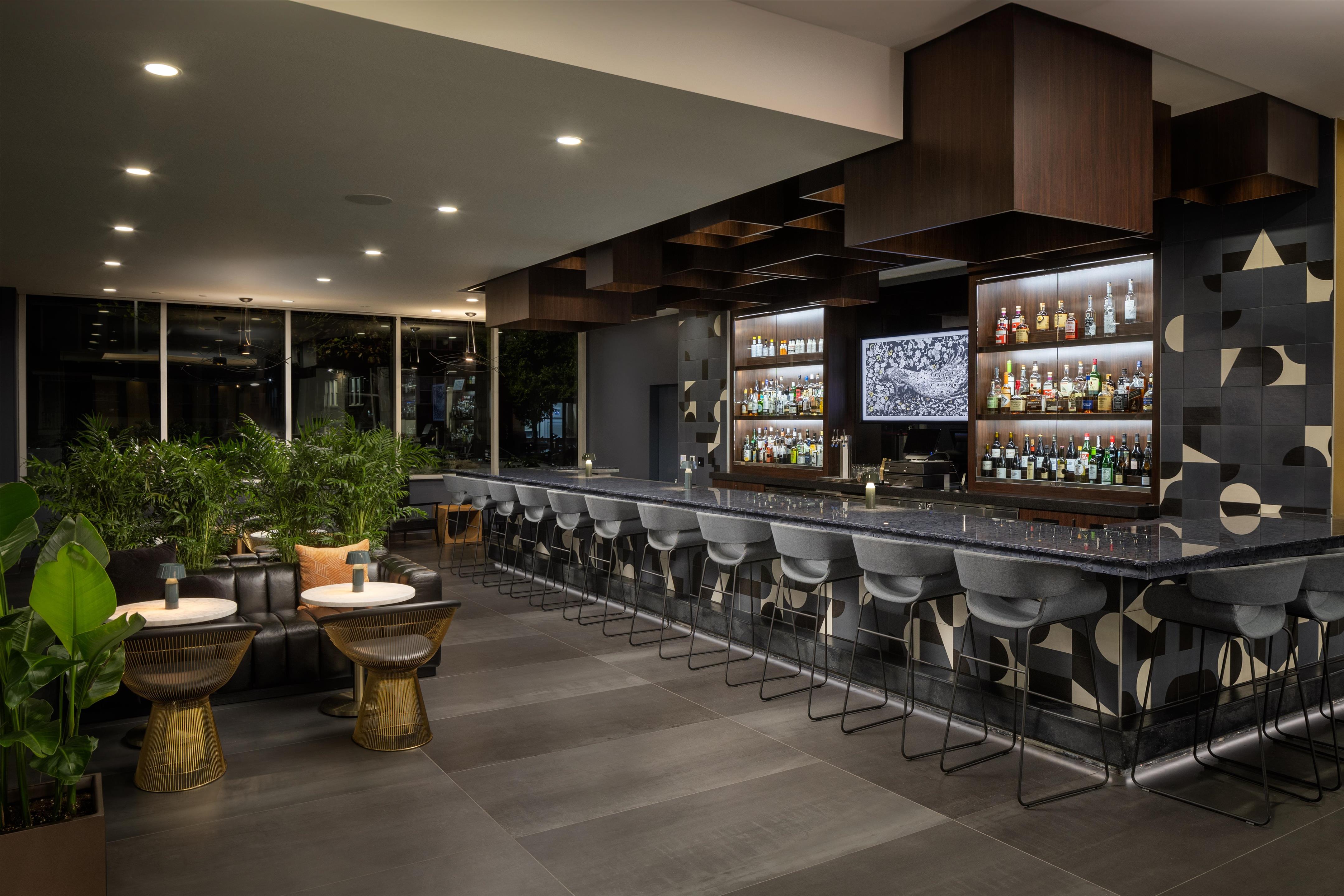 BarLounge | Hampton Inn & Suites Rochester Downtown