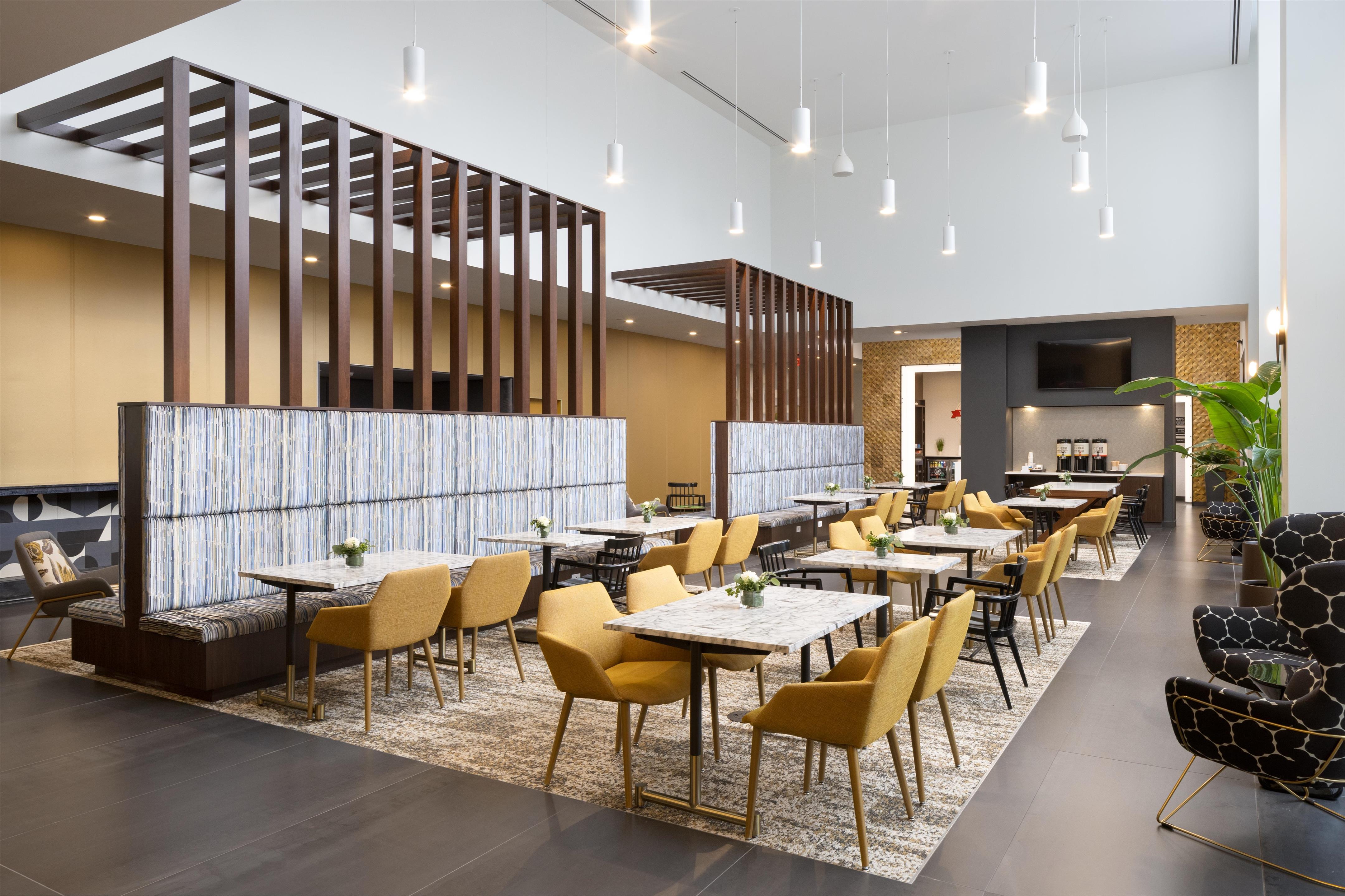 Restaurant | Hampton Inn & Suites Rochester Downtown