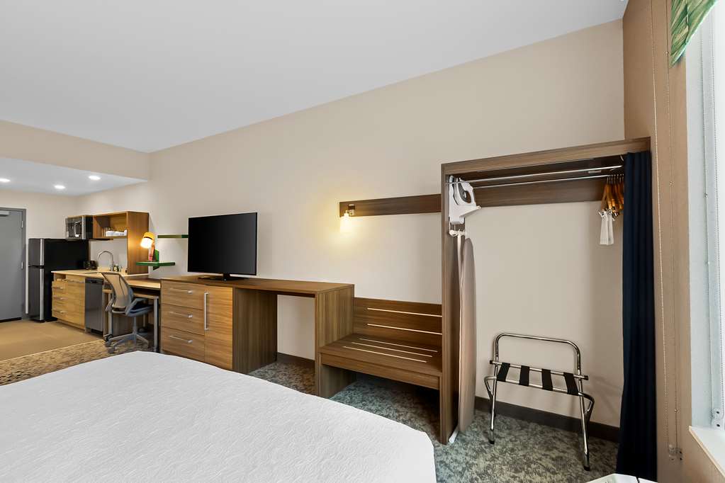 HOME2 SUITES HILTON HENDERSONVILLE-guestroom-Guest Room,On-Site.jpg