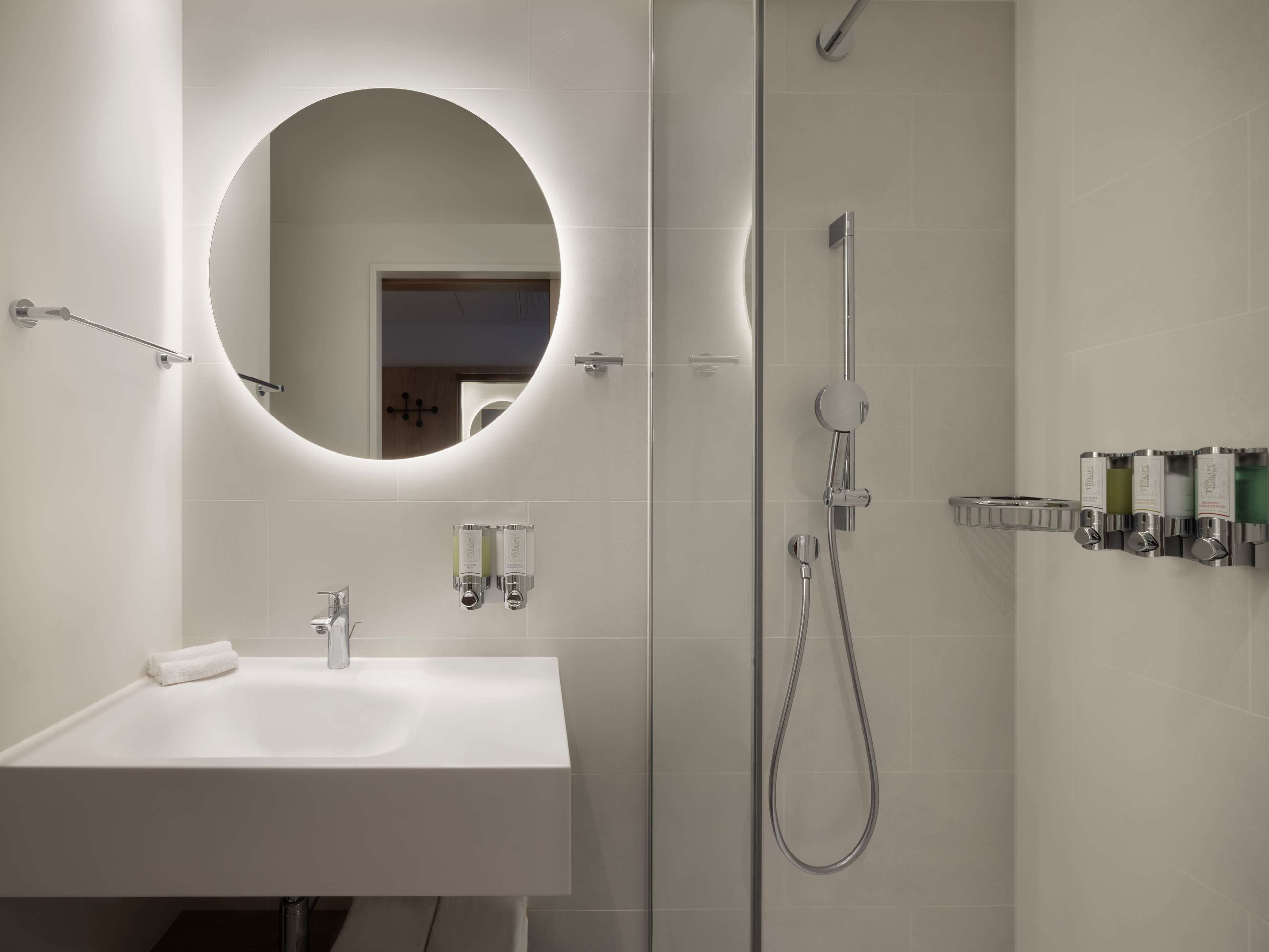 Hampton by Hilton Celle Room Type - QUEEN ROOM WITH SOFA BED