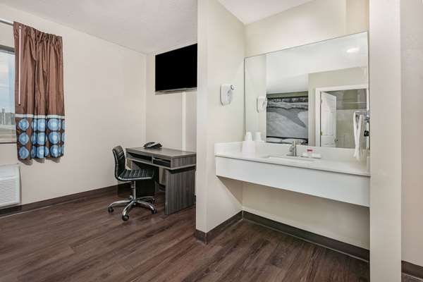  - Super 8 Motel Moss Point