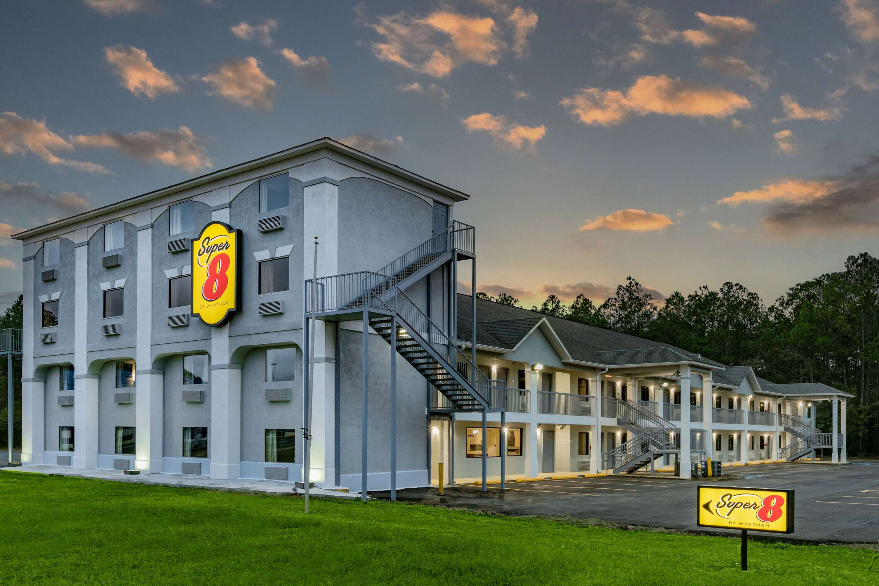 Exterior | Super 8 by Wyndham Moss Point