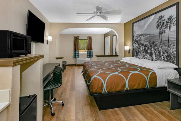  - Super 8 Motel Moss Point