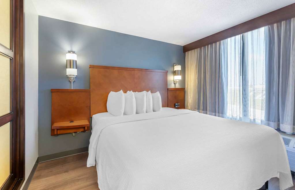 EXTENDED STAY AMERICA PREMIER-guestroom-Guest Room,On-Site.jpg