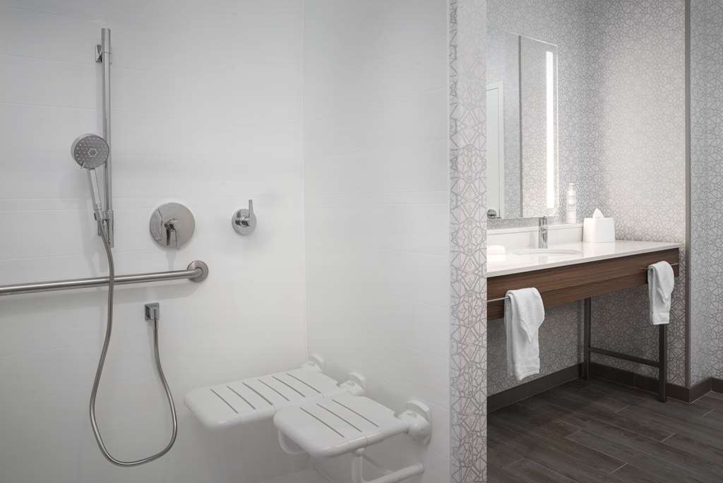 Hampton Inn & Suites by Hilton Naples South - Tap to explore photos