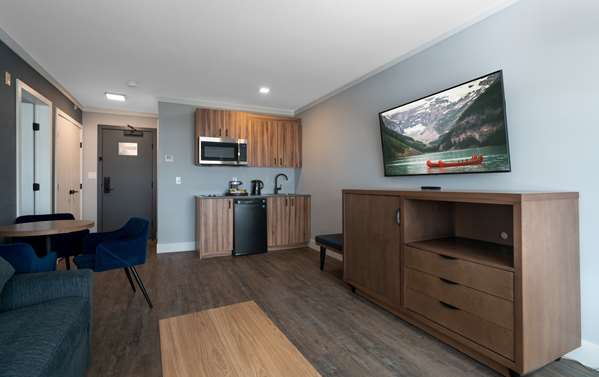 Suite - Prestige Kamloops Hotel