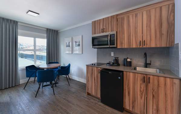 Suite - Prestige Kamloops Hotel