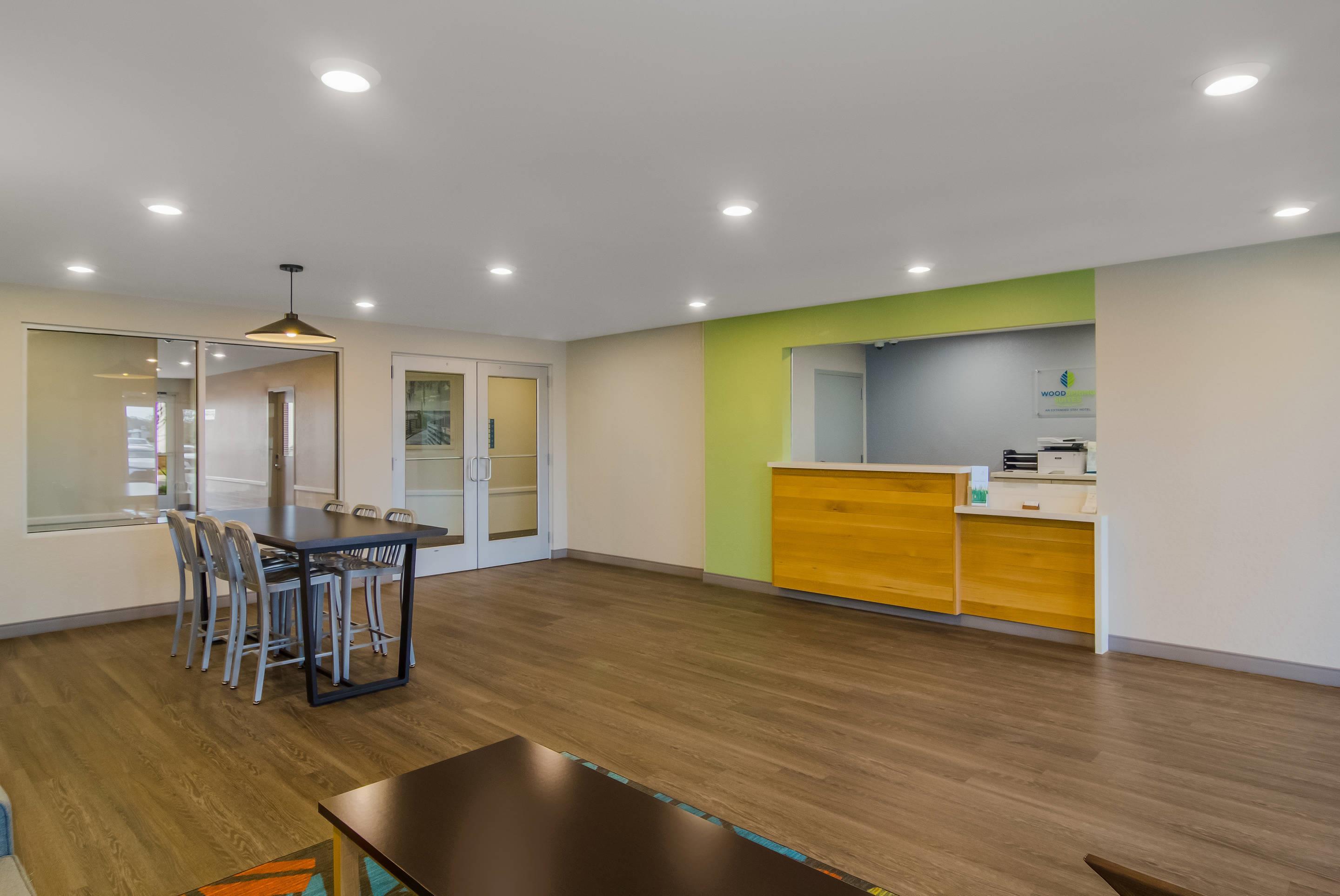 Front desk with friendly staff | Woodspring Suites Jacksonville Orange Park