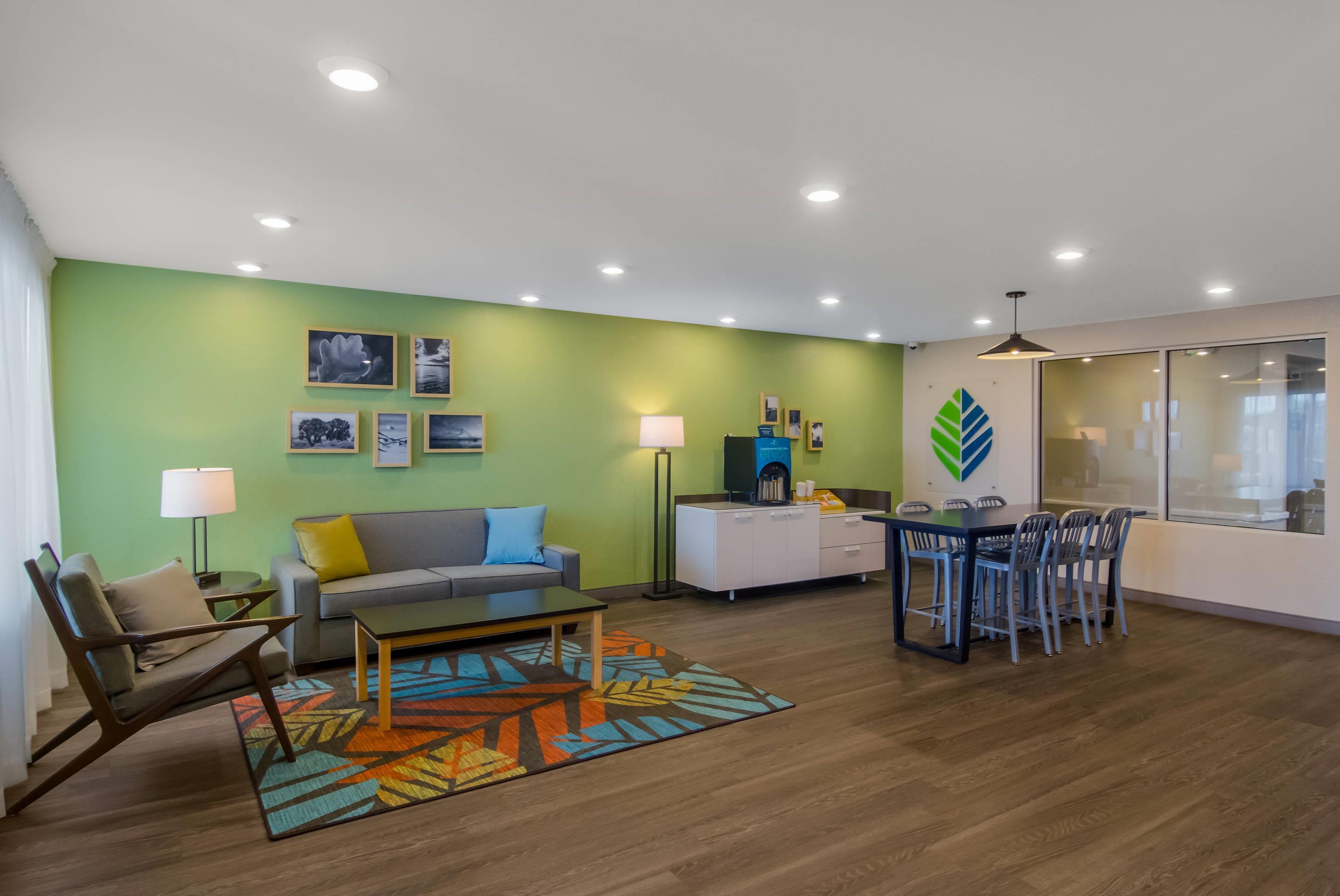 Enjoy coffee in the lobby | Woodspring Suites Jacksonville Orange Park