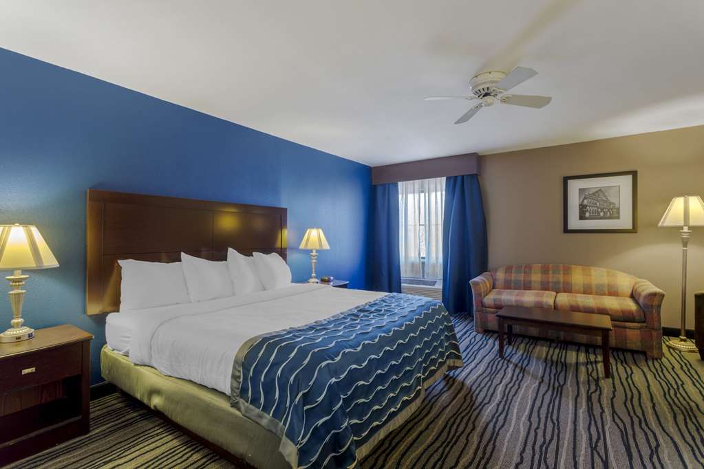 COMFORT INN AND SUITES BRENTWOOD --guestroom-Guest Room,Suite,On-Site.jpg