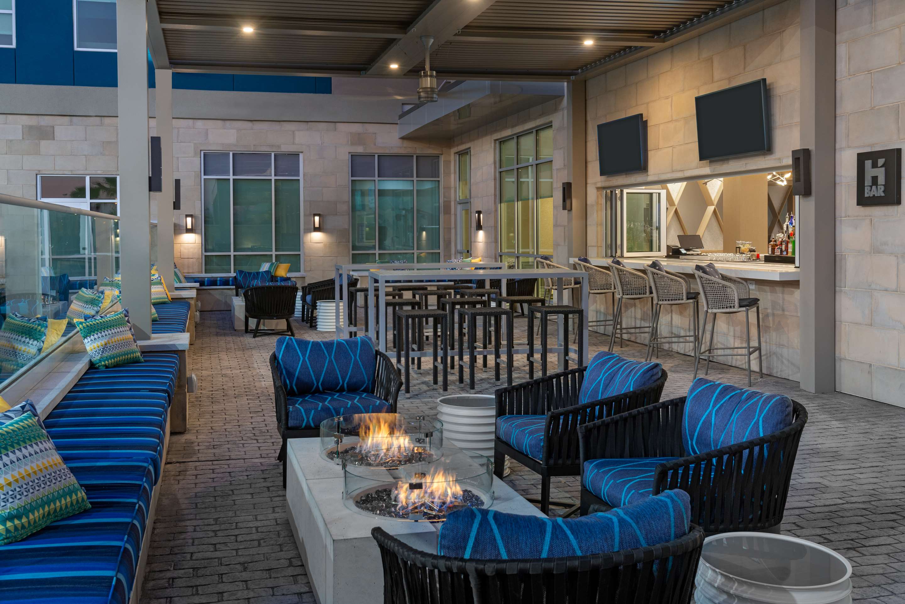 Patio Terrace | Hyatt House Orlando Airport