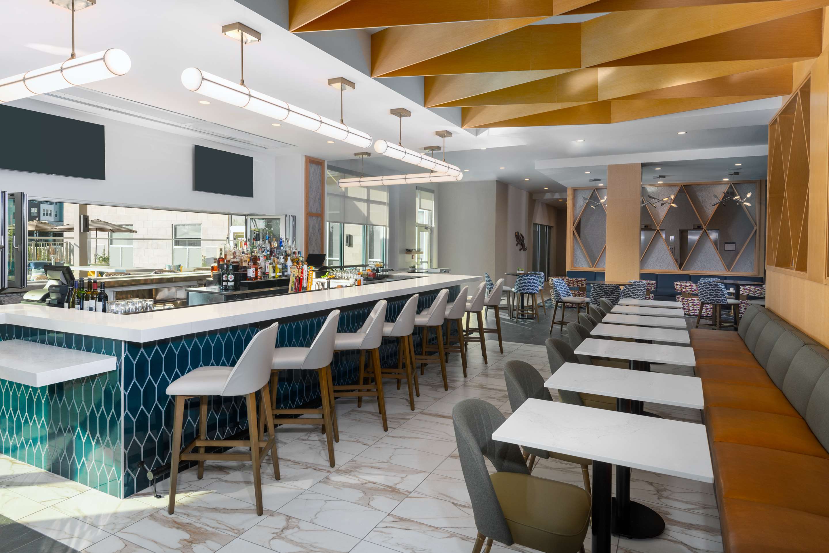 Bar Lounge | Hyatt House Orlando Airport