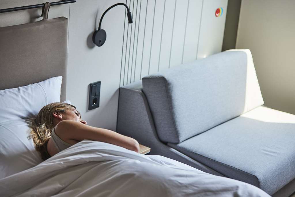 LEONARDO HOTEL SAN SEBASTIAN-guestroom-Guest Room,On-Site.jpg