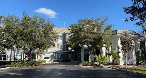 Exterior view - SureStay Plus Hotel by Best Western Vero Beach - I-95, Exit 147