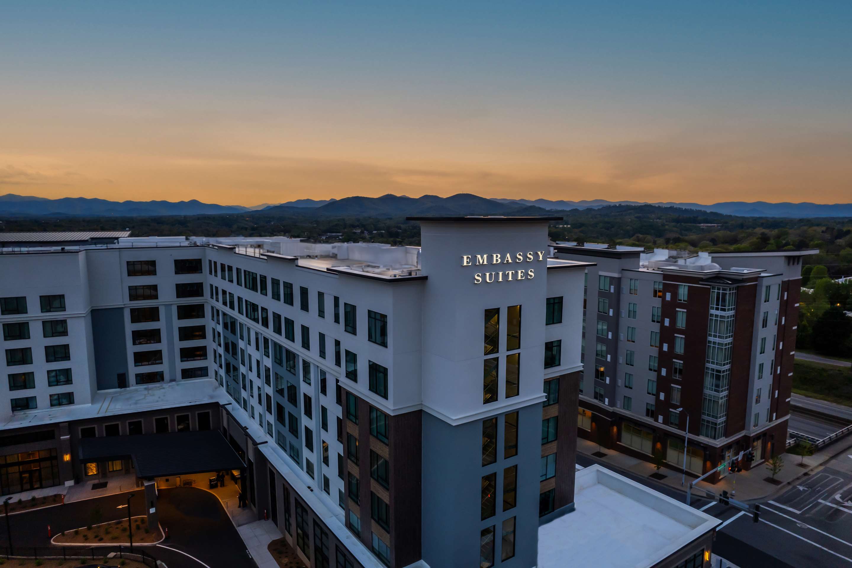 Exterior | Embassy Suites By Hilton Asheville Downtown