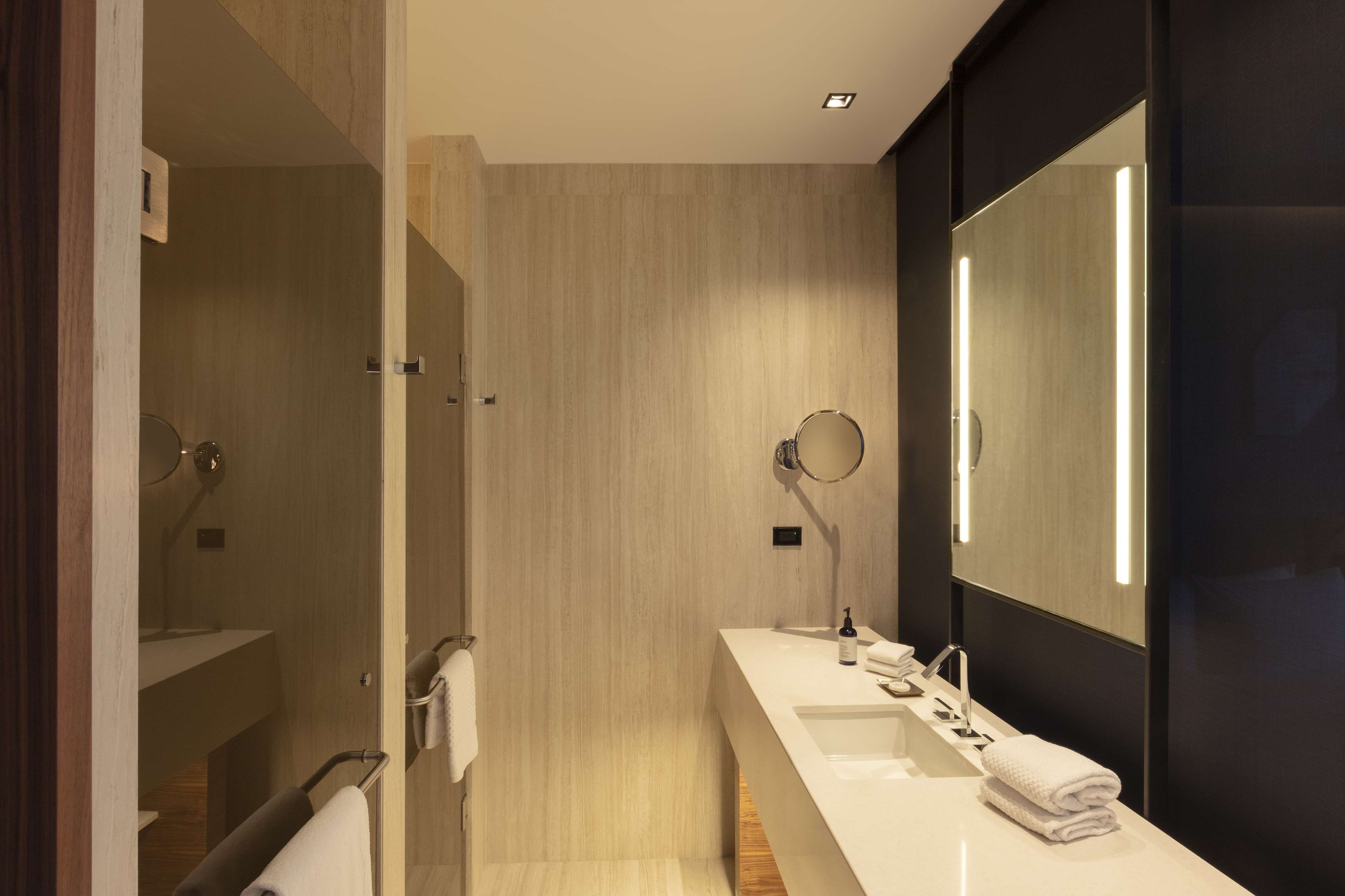 Hilton Monterrey Room Type - ONE BDRM SUITE - KING BED