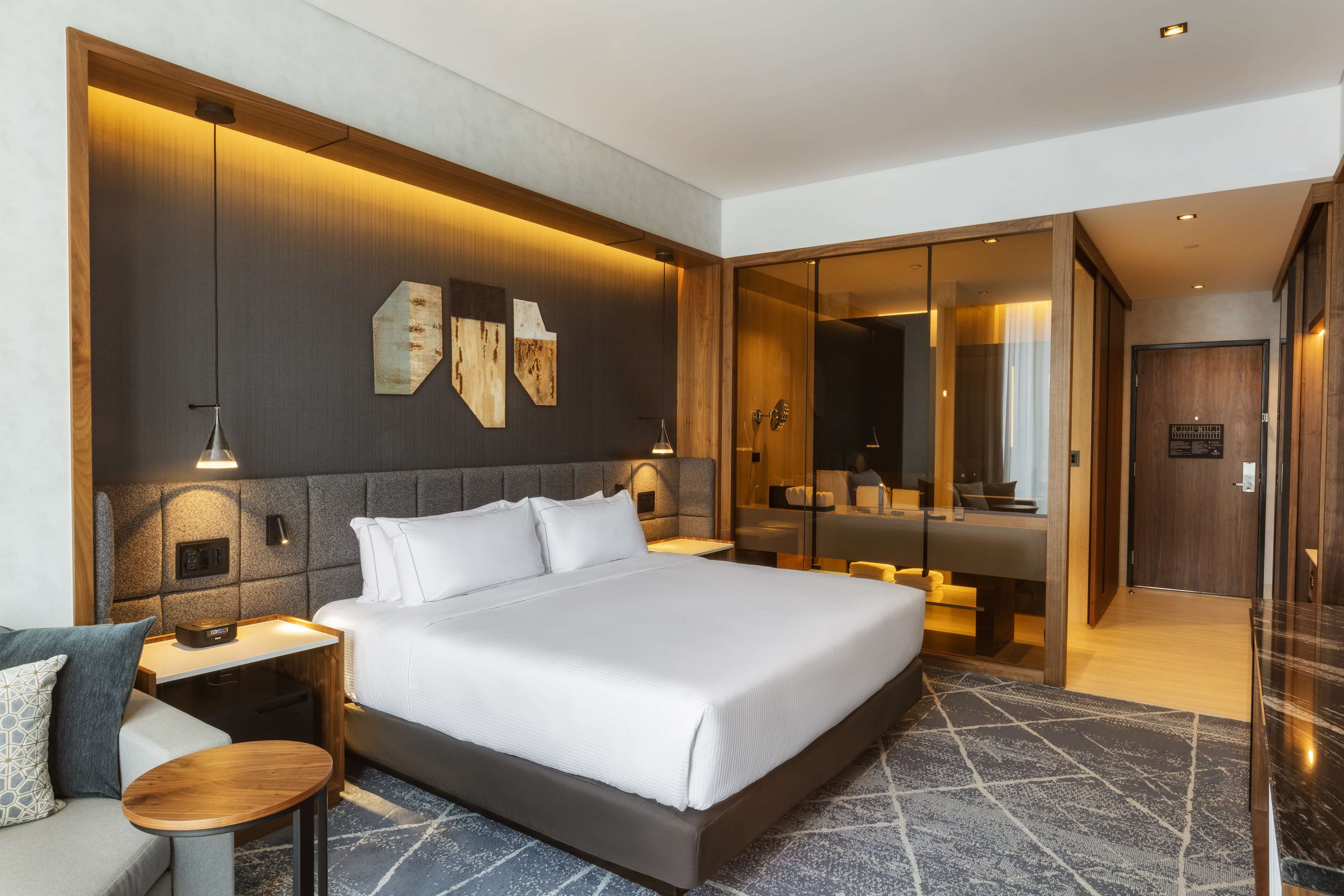 Hilton Monterrey Room Type - DELUXE KING BED GUESTROOM