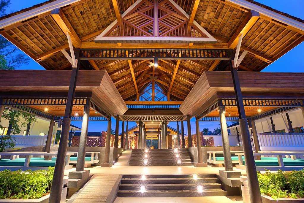 Outrigger Khao Lak Beach Resort