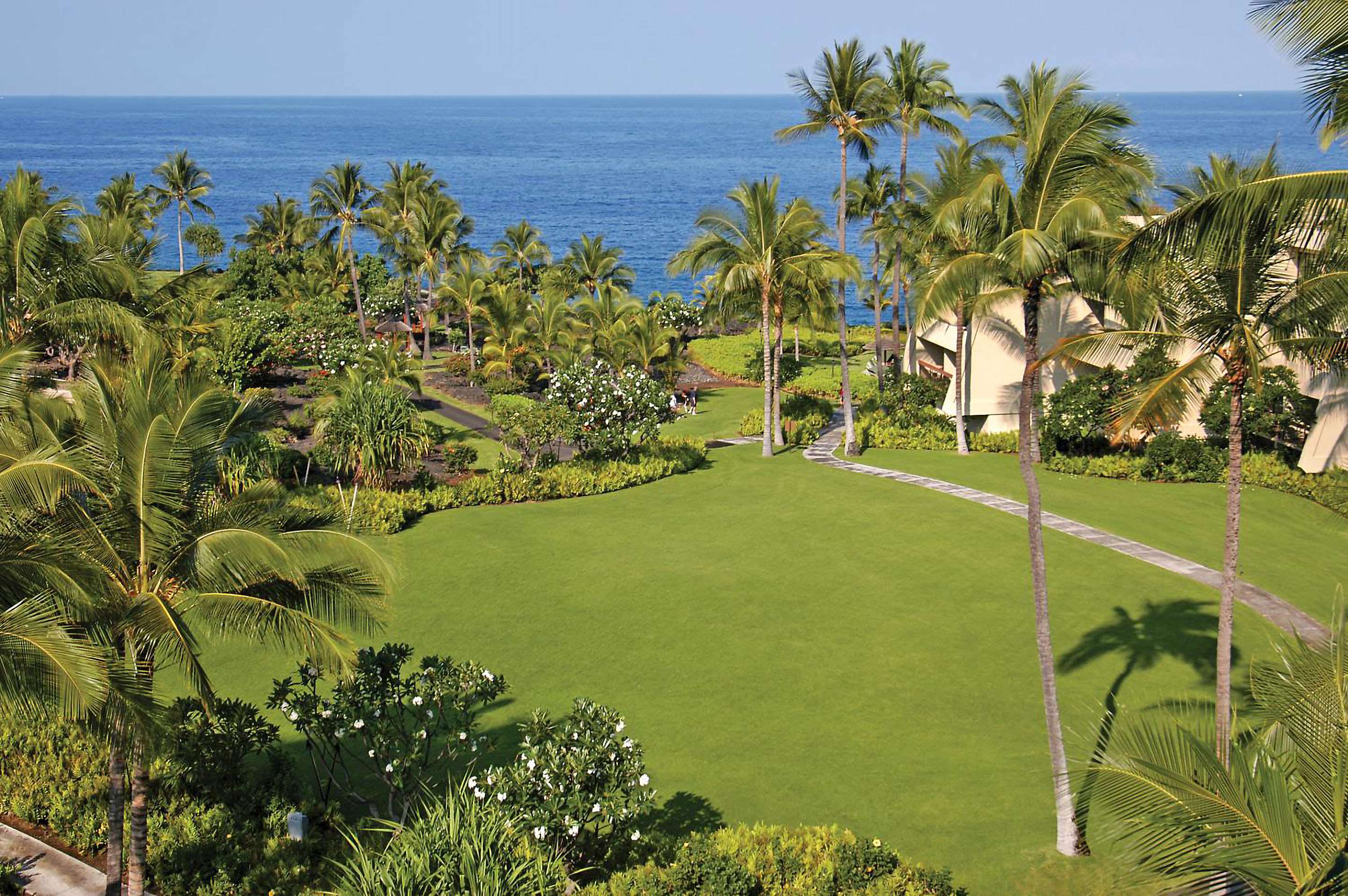 Property Grounds | OUTRIGGER Kona Resort and Spa