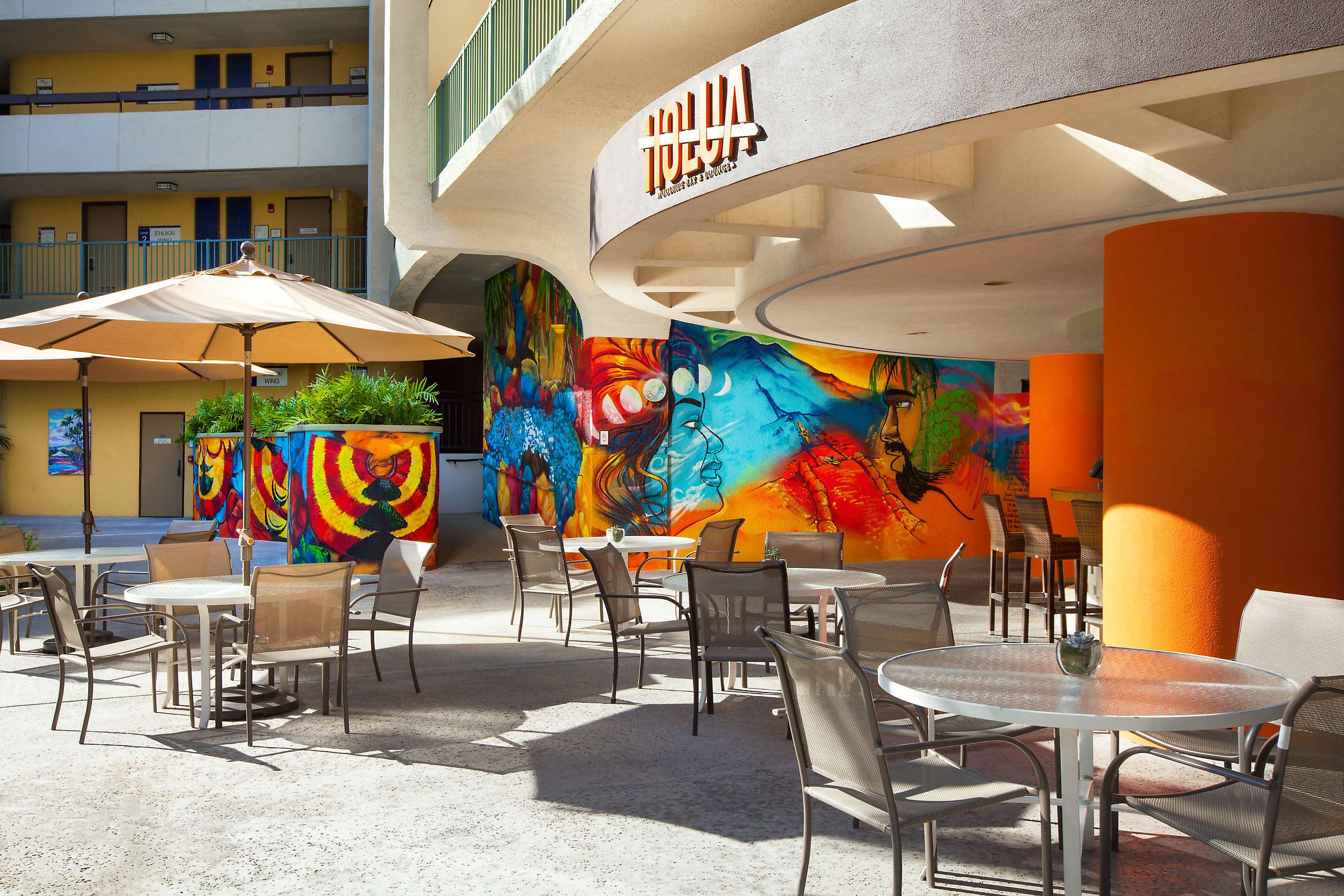 Holua Poolside Bar and Lounge | OUTRIGGER Kona Resort and Spa