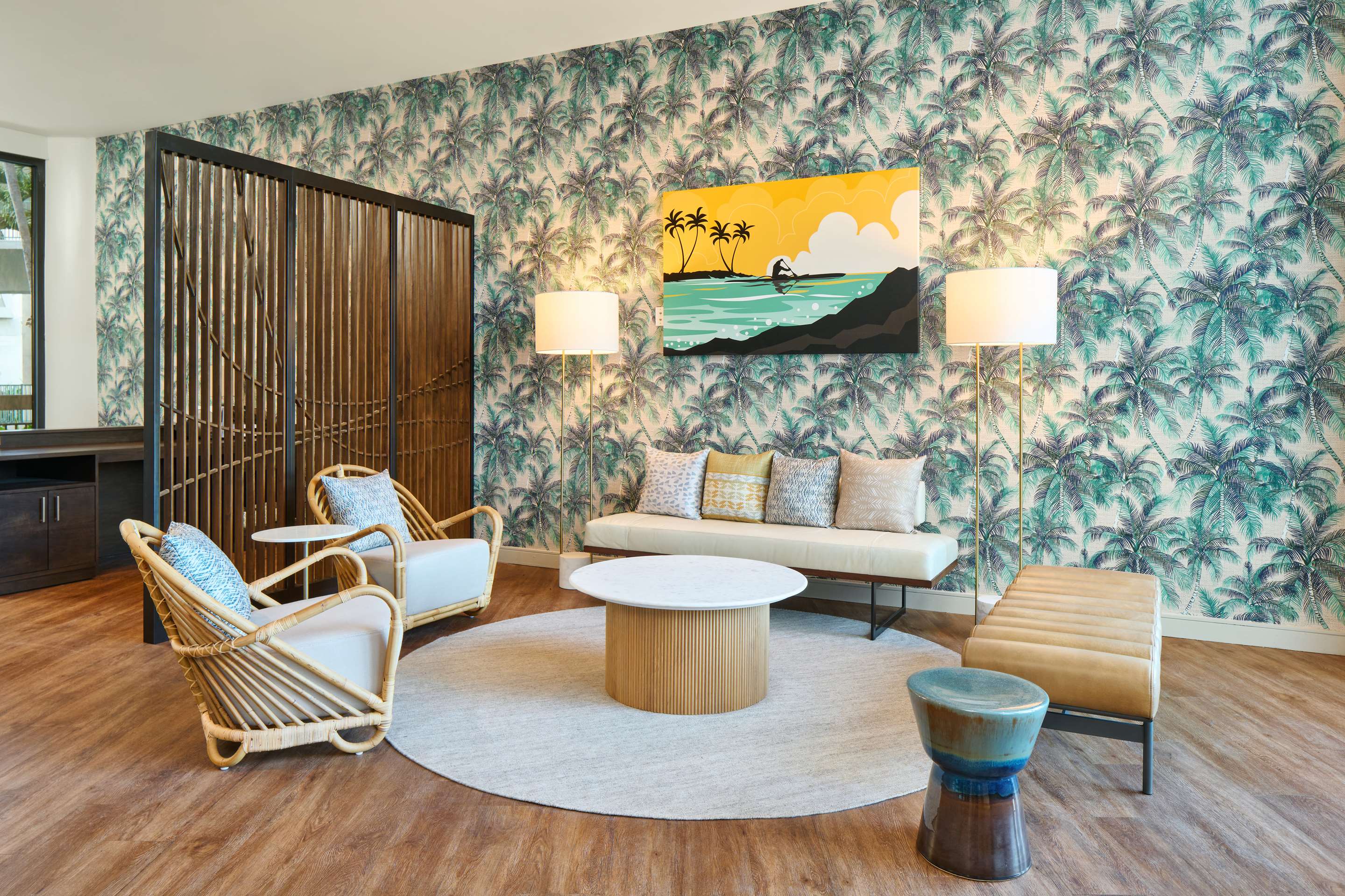 Voyager 47 Club Lounge | OUTRIGGER Kona Resort and Spa