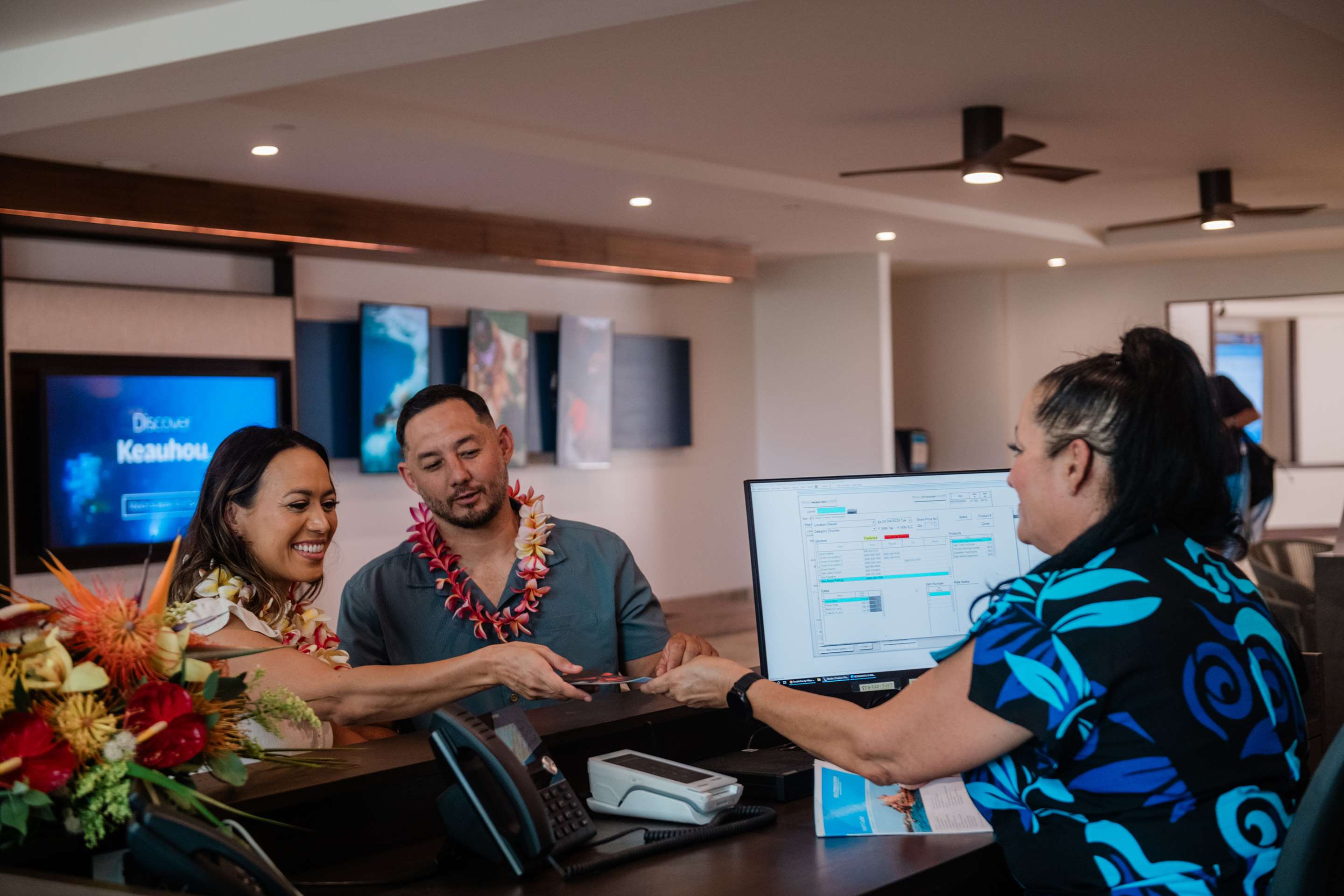 Concierge | OUTRIGGER Kona Resort and Spa