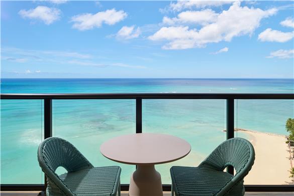 Club Oceanfront 1 King Bed