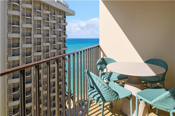 Club Partial Ocean View 1 King Bed