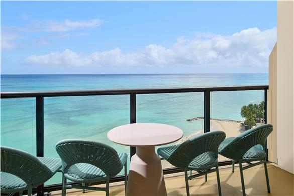 Accessible Club Oceanfront 1 King Bed