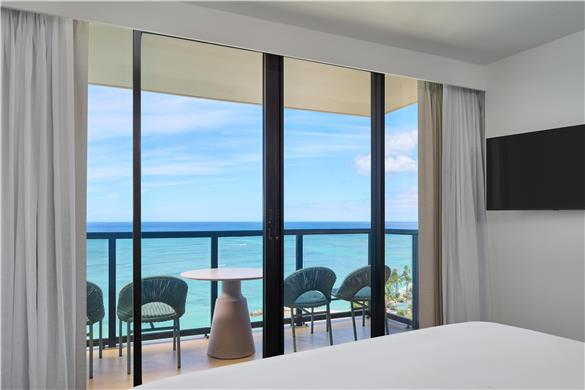 Club Oceanfront Corner Suite
