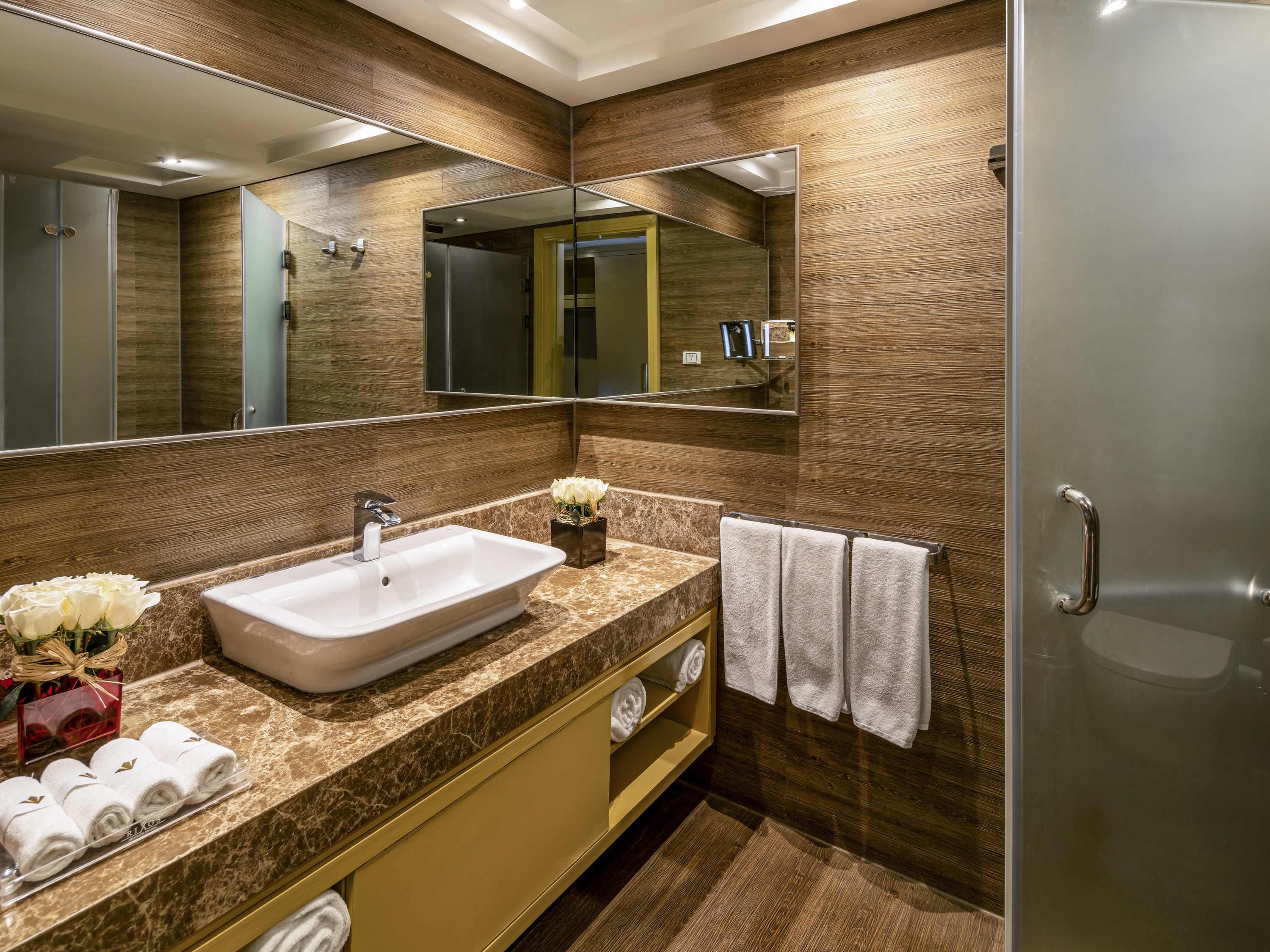 RIXOS PREMIUM SEAGATE Room Type - Deluxe Room King Bed