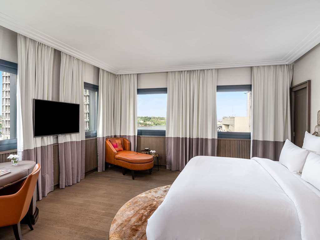 Mövenpick Hotel Abidjan-guestroom-Guest Room,Suite,On-Site.jpg