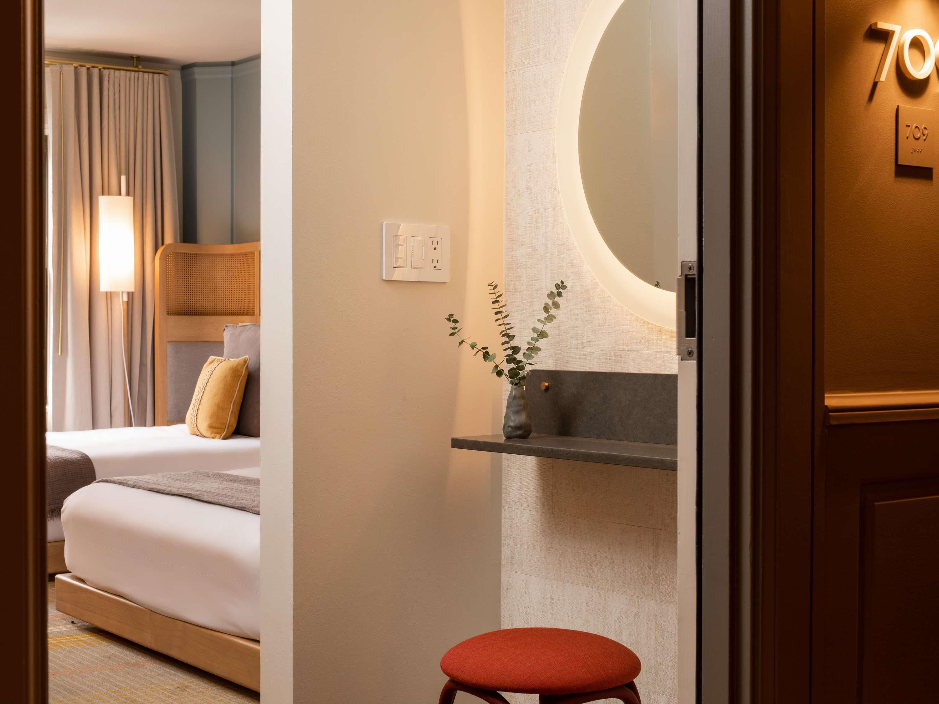 Andra Hotel Seattle - MGallery Collection Room Type - SUPERIOR ROOM, 2 Queen, 250 SF, 23 SM, Cityview, Nespresso, Walk-In Closet