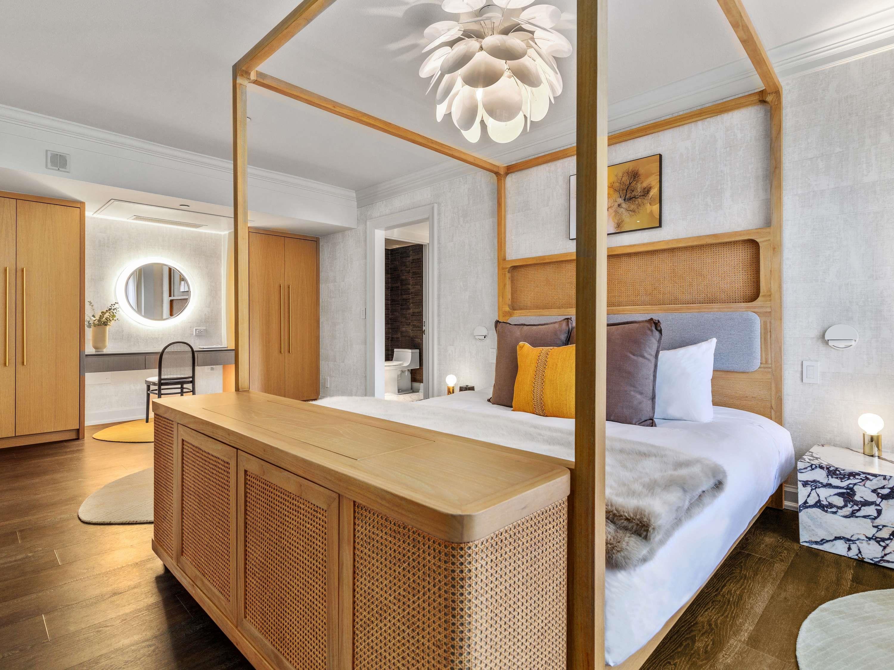 Andra Hotel Seattle - MGallery Collection Room Type - MONARCH PRESIDENTIAL CORNER SUITE, 1 King, 1500 SF, 139 SM, Cityview, 1