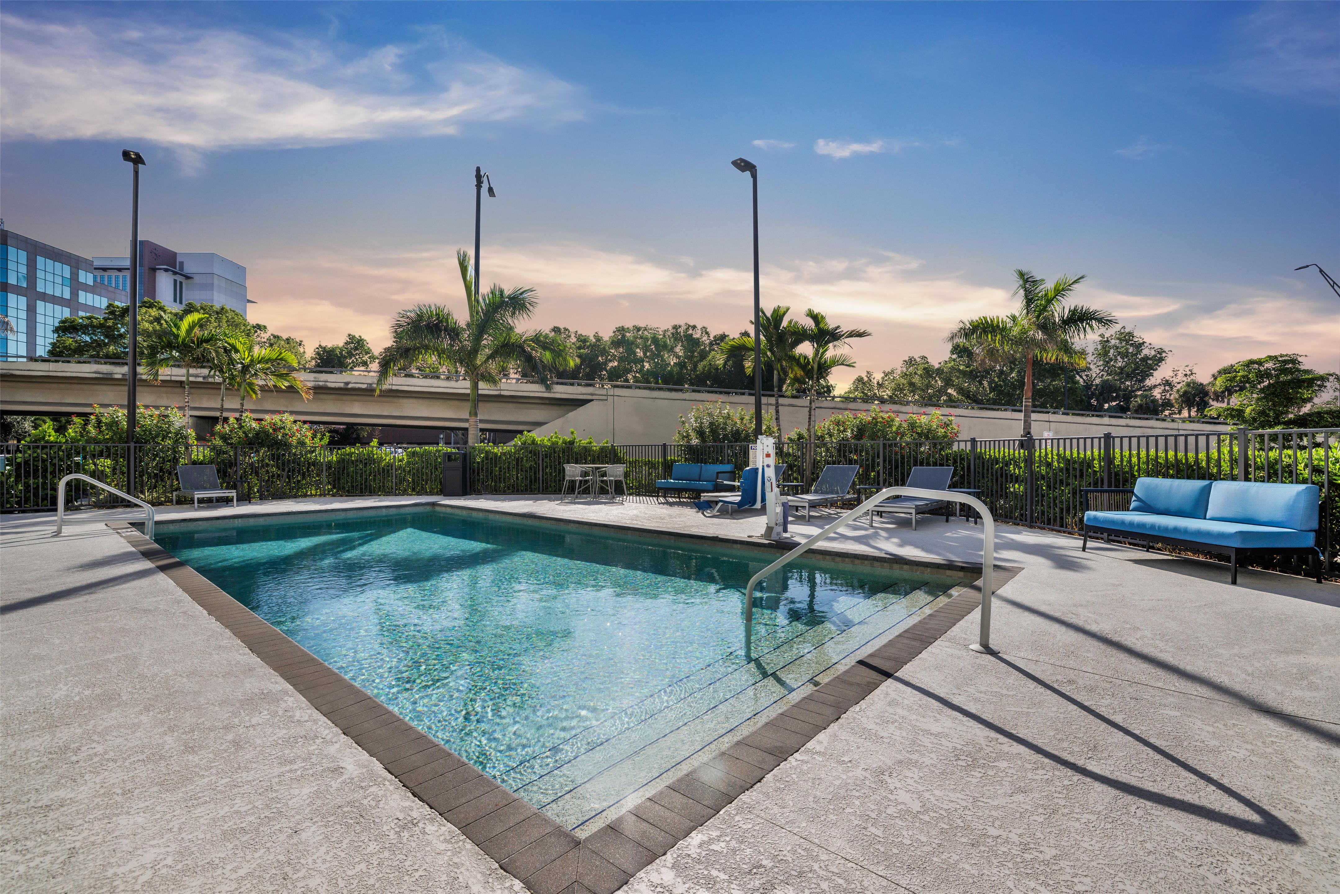 Pool | Hampton Inn Fort Myers Downtown