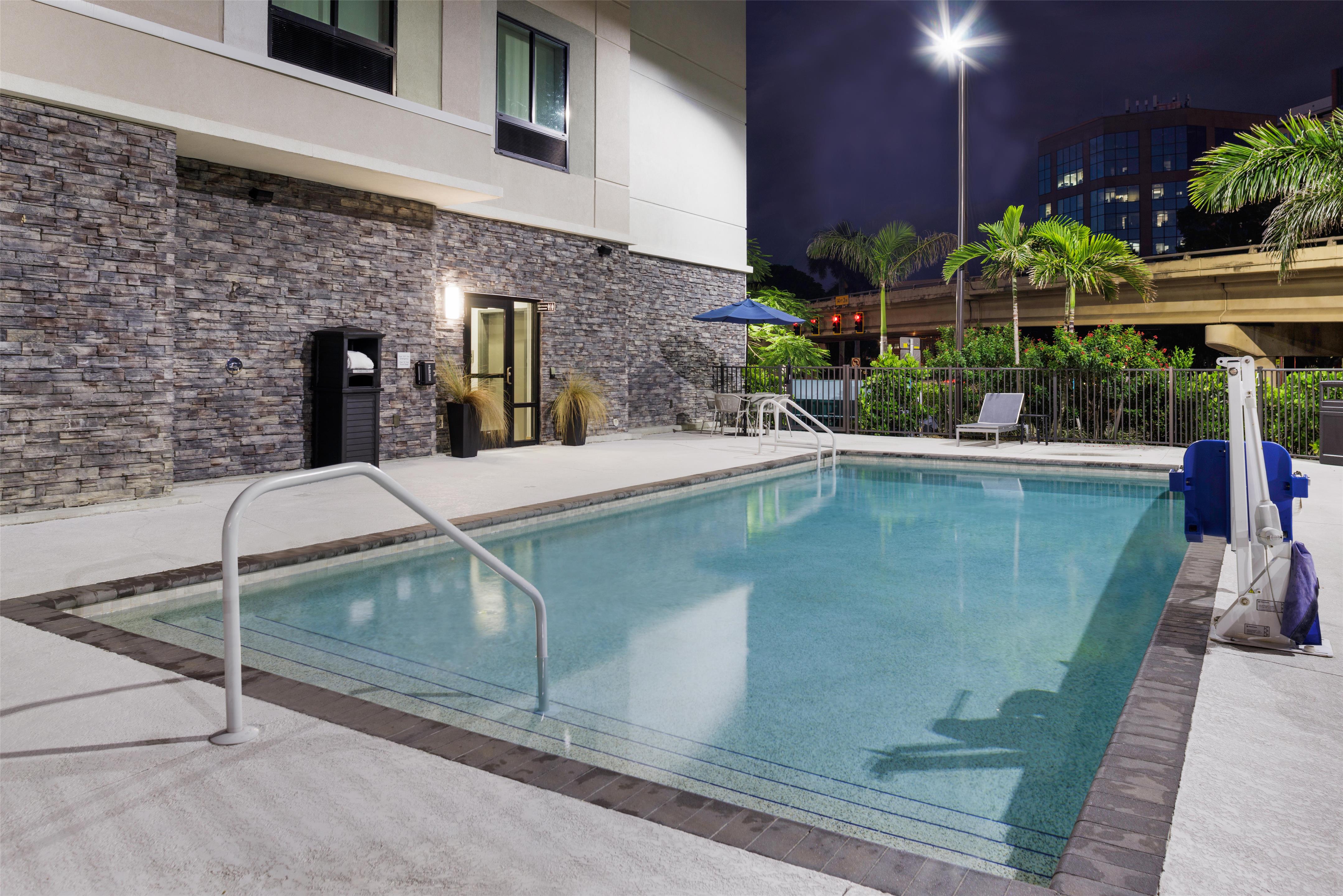 Pool | Hampton Inn Fort Myers Downtown