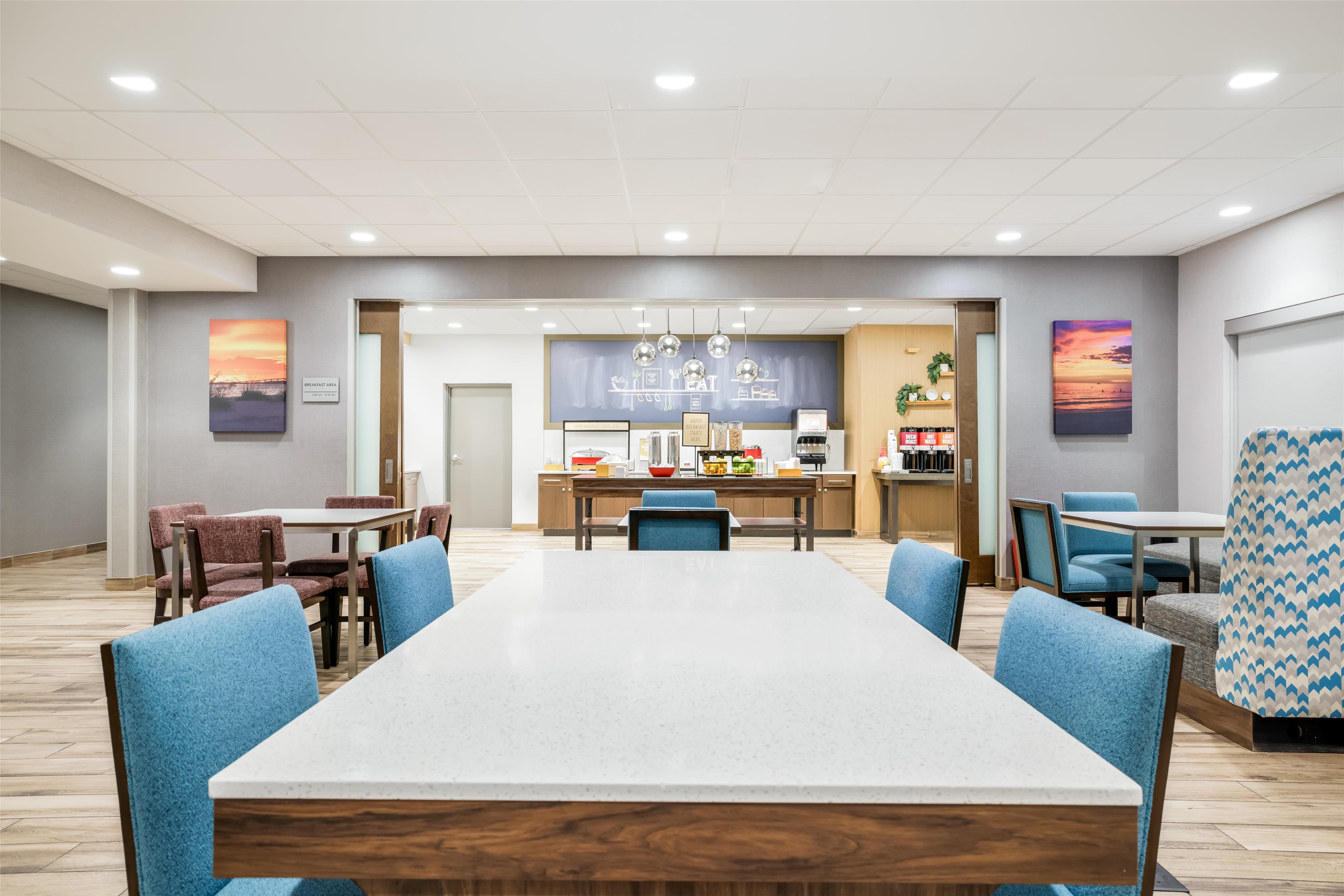 Breakfast Area | Hampton Inn Fort Myers Downtown