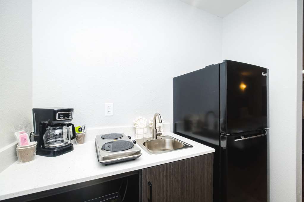 STUDIO 6  CHANNELVIEW, TX  BAYTOWN-guestroom-Guest Room,Suite,On-Site.jpg