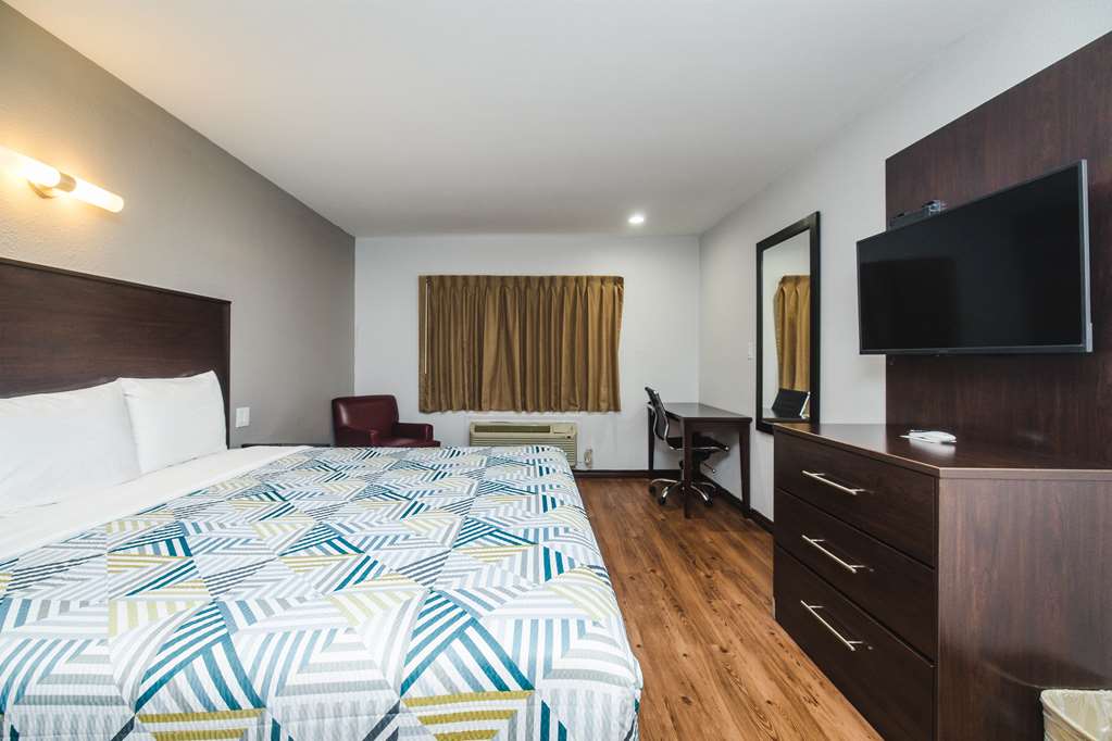 STUDIO 6  CHANNELVIEW, TX  BAYTOWN-guestroom-Guest Room,On-Site.jpg