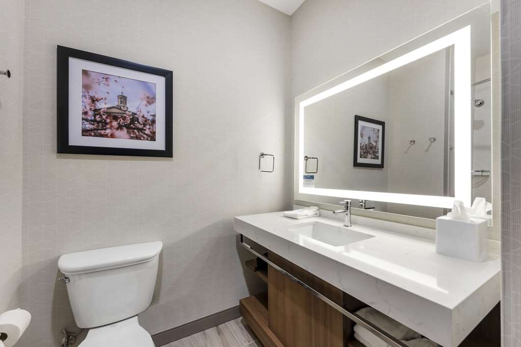 COMFORT INN AND SUITES GALLATIN-guestroom-Guest Room,Bathroom,On-Site.jpg