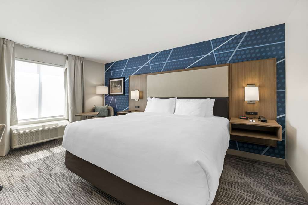 COMFORT INN AND SUITES GALLATIN-guestroom-Guest Room,Suite,On-Site.jpg