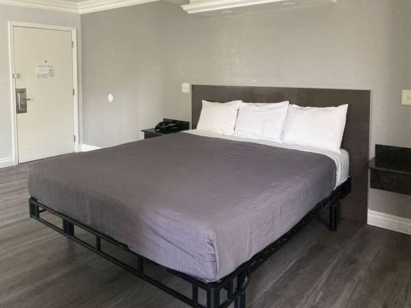  - Rodeway Inn Airport Boise - I-84, Exit 53