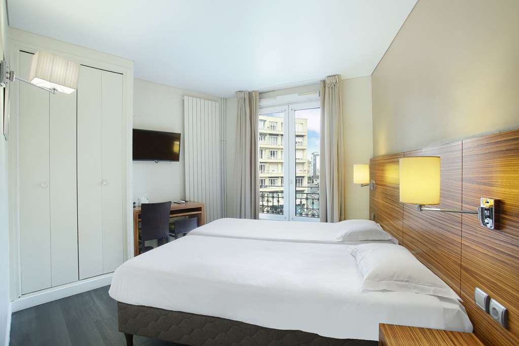GABRIEL ISSY-PARIS-guestroom-Guest Room,On-Site.jpg