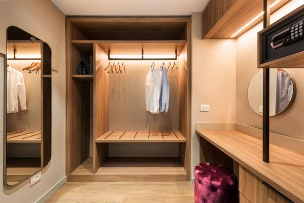 KING JUNIOR SUITE