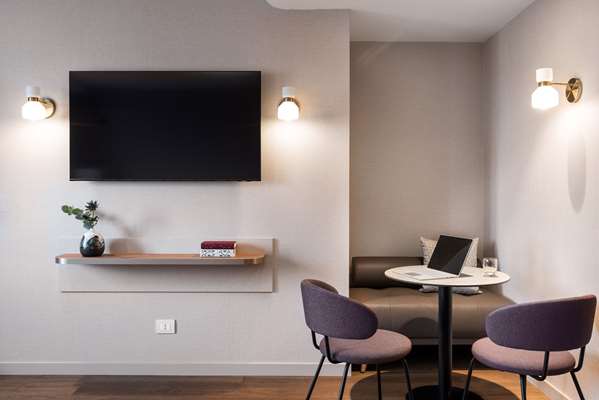 KING JUNIOR SUITE