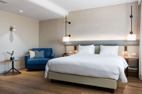 KING JUNIOR SUITE