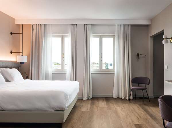 KING JUNIOR SUITE