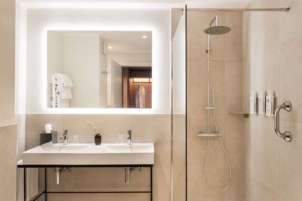KING JUNIOR SUITE