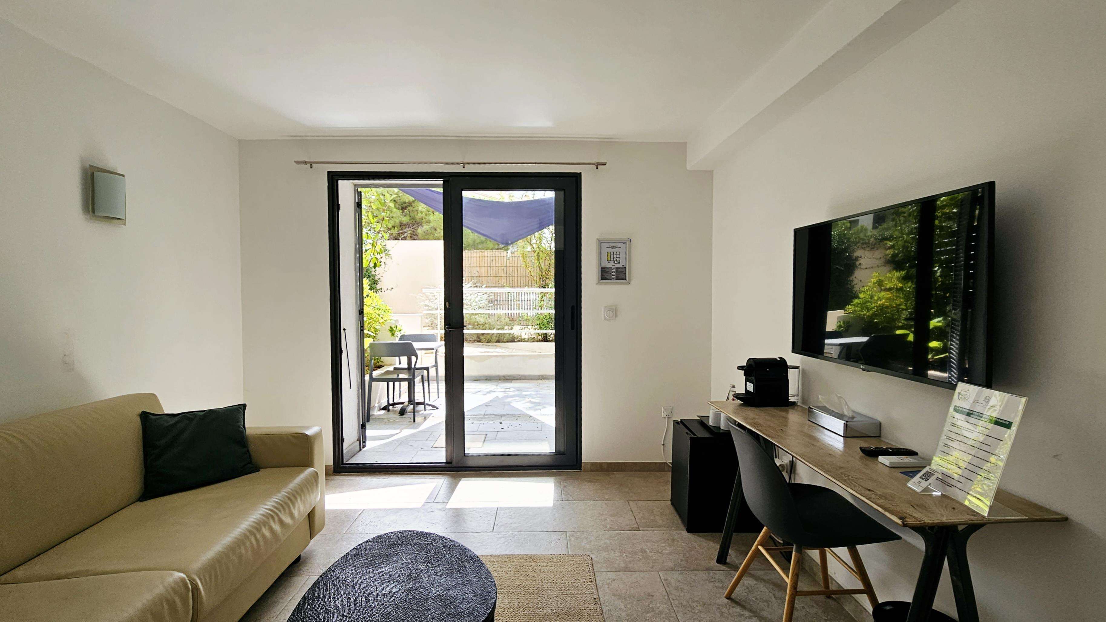 Best Western Hotel Casa Bianca Room Type - 1 Queen Bed, Non-Smoking, Comfort Room, Garden Level, Sofabed
