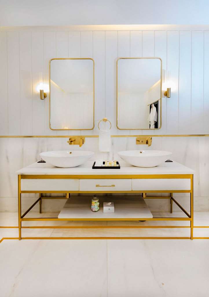 JEHAN NUMA PALACE-guestroom-Guest Room,Bathroom,On-Site.jpg